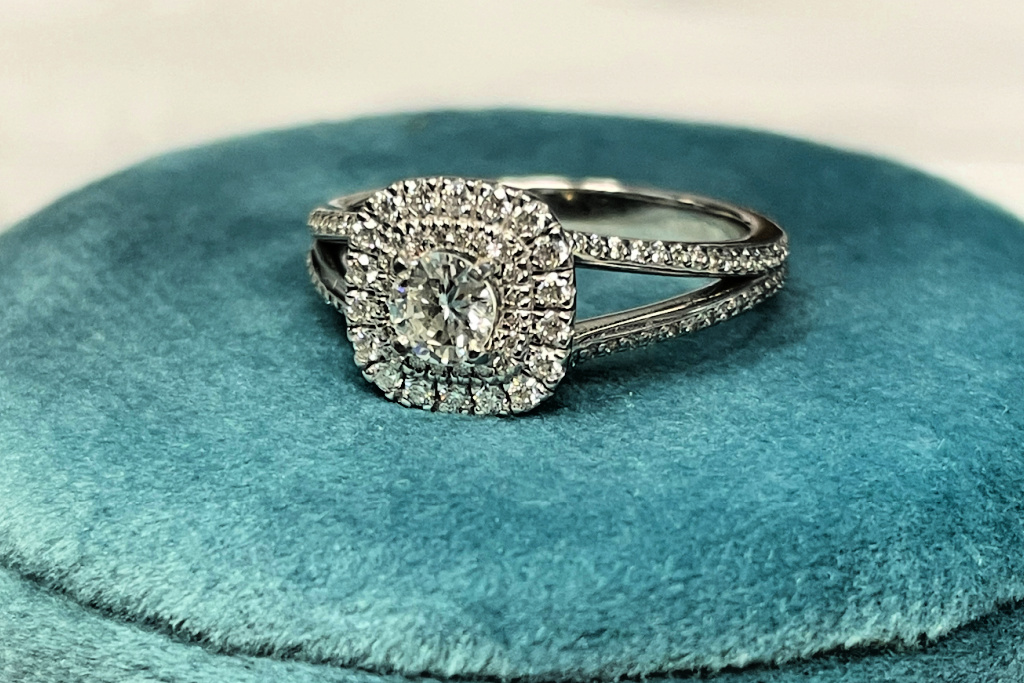 Anna custom engagement ring